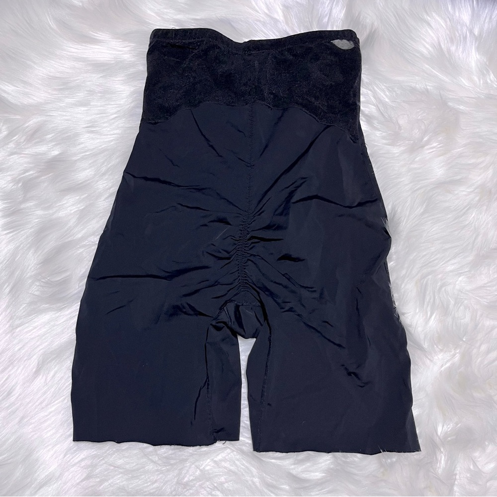 ⬇️$18 Silks‎ black shapewear size M